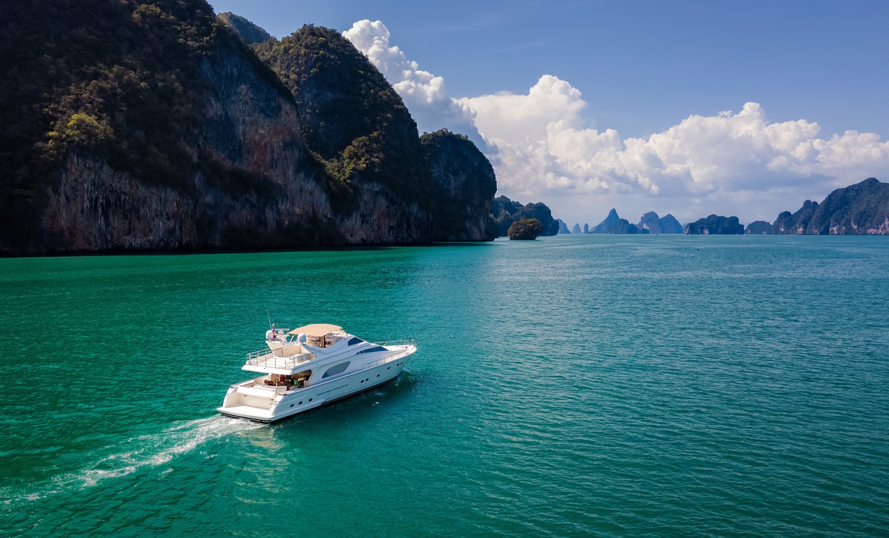 Ferretti 80 SOFIA — частная яхта на Пхукете